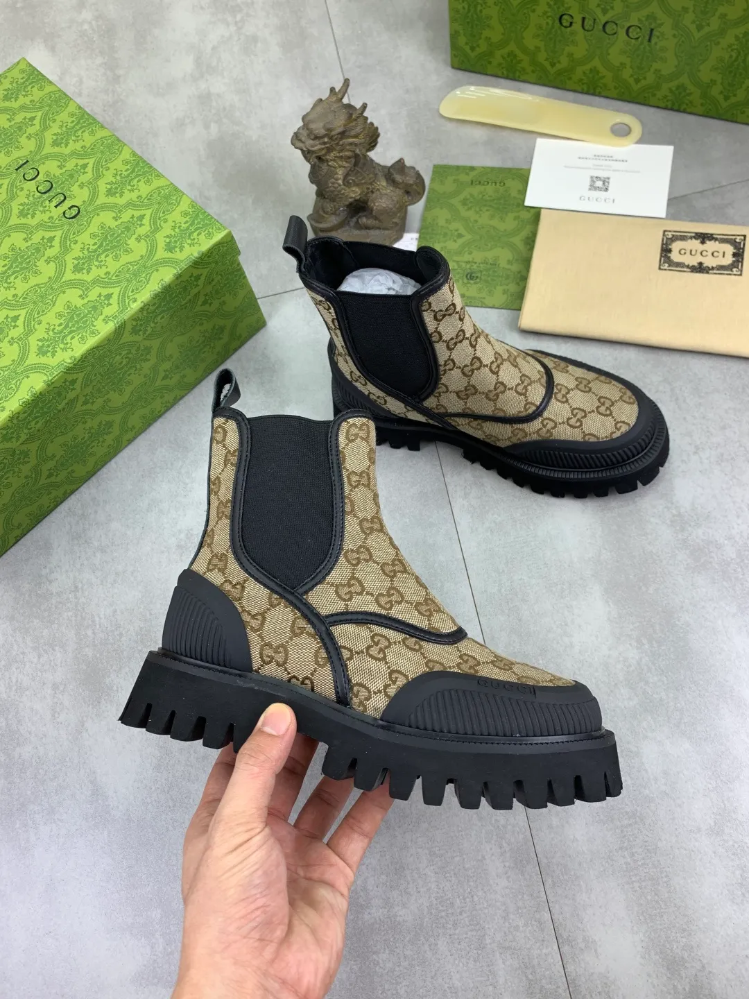 Men's Men's Shoes 💰P500 💰【New Style】 Gucci lazy slip-on couple 🧑‍🤝‍🧑 style high-top leather shoes hot selection (Gucci GUCCI) official website latest Gucci lazy 🎁 leather shoes, hot style 💥 style is simple and elegant, exclusive for trendy men. Unique official website latest brand original double G pressure Floral elements👑Original Gucci decoration, fashionable and elegant, the fabric is original calfskin with double G denim✅fully imported soft sheepskin lining, the official website specifies wear-resistant lightweight foam business outsole, the classic model is taken in real life🎬Number of yards: 36-46 Various colors available